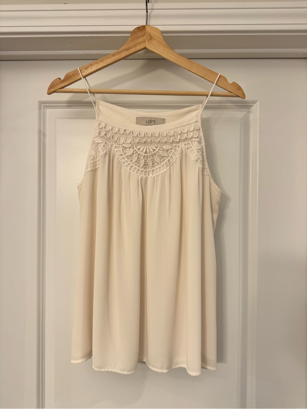 LOFT Cream Detailed Neck Tank